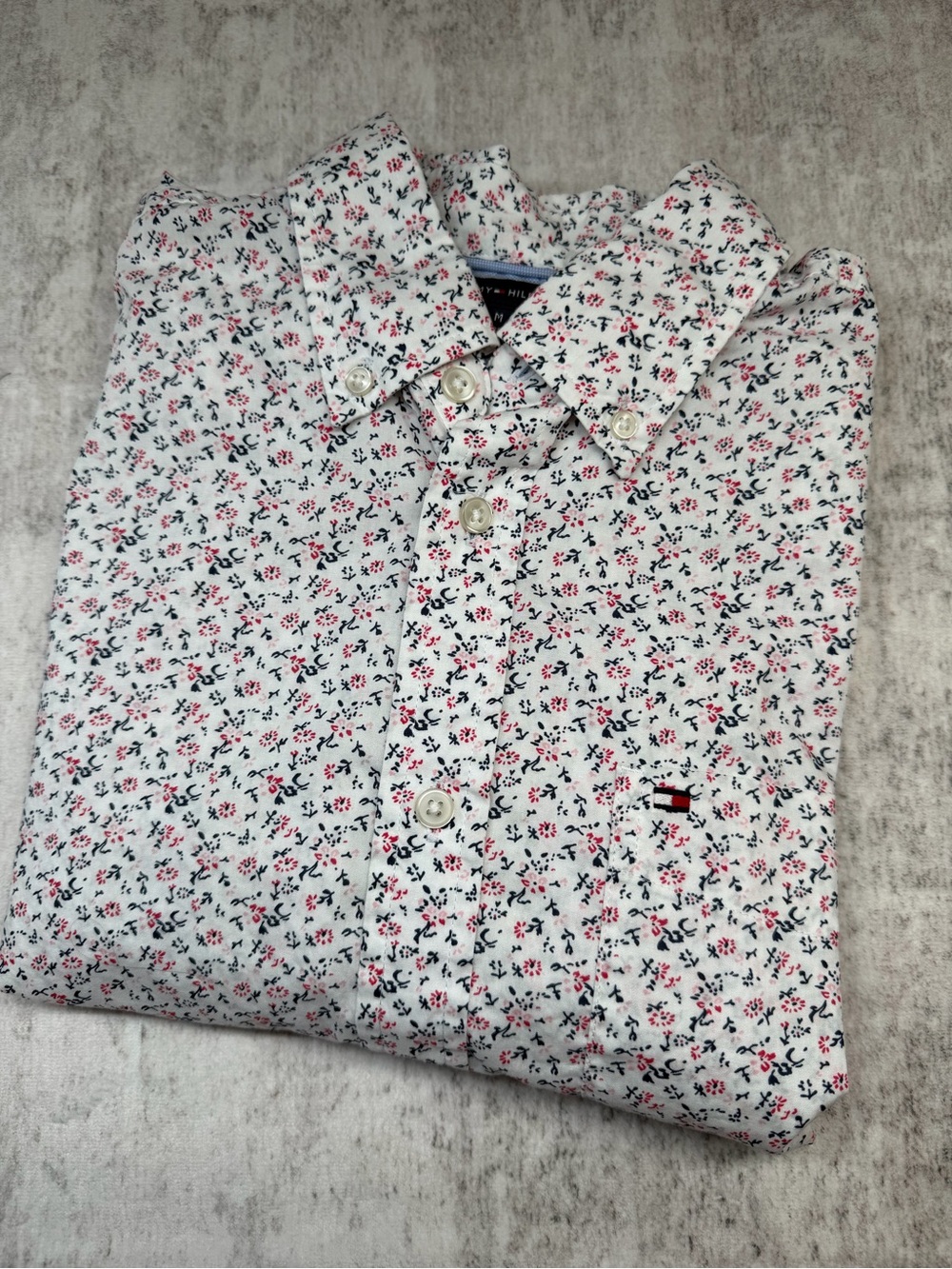 Tommy Hilfiger Long Sleeve button down shirt, Size M